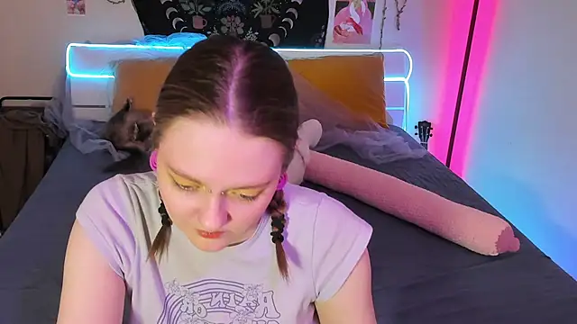 BebKonie online show from February 2025 10:00:02 PM