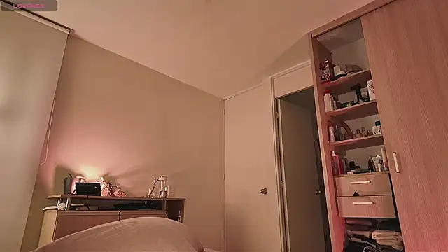 juanasnz99 online show from September 2025 01:54:02 AM