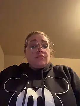 Snapshot of Lalalynn chatting on May 2026 08:09:01 AM Lalalynn online show from May 2026 08:09:01 AM
