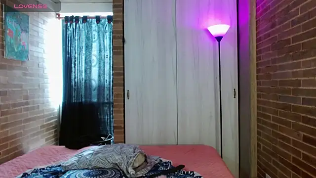 helenacyruss online show from October 2025 05:48:02 PM