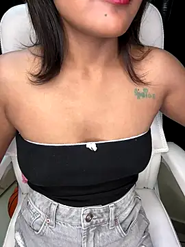 LeisyXO online show from December 2024 12:57:02 AM