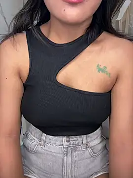 LeisyXO online show from January 2025 06:57:02 PM