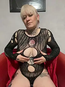 poussichienne online show from February 2025 01:56:02 PM