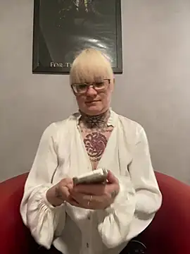 poussichienne online show from February 2025 02:06:02 PM