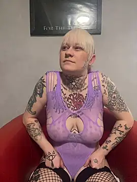 poussichienne online show from February 2025 01:50:01 PM