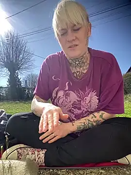 poussichienne online show from March 2025 12:43:02 PM