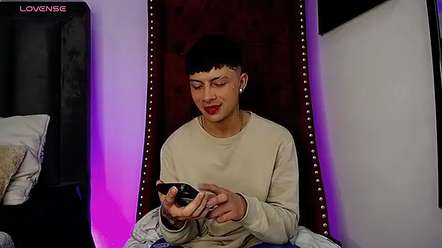 Steev Novoa online show from December 2024 04:20:01 AM