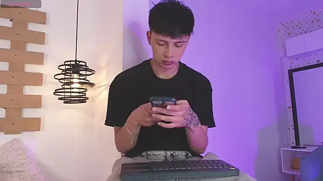 Steev Novoa online show from March 2025 04:25:01 AM