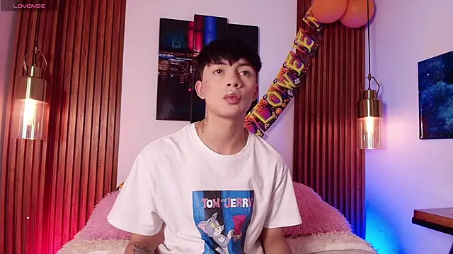 Steev Novoa online show from October 2025 08:19:01 PM