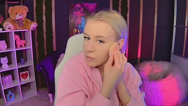 Snapshot of Selenatrend chatting on February 2026 12:05:02 PM Selenatrend online show from February 2026 12:05:02 PM