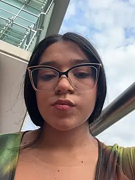 -VICKKY online show from February 2025 10:00:01 PM