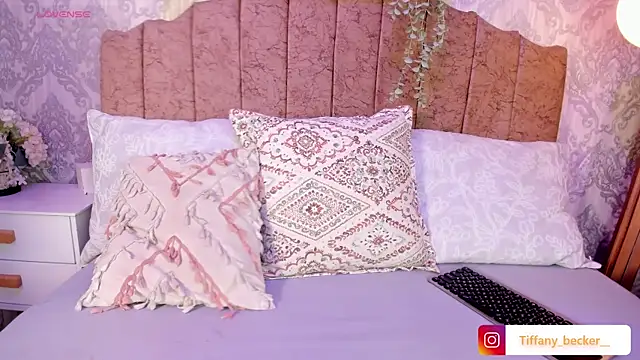 tiffany becker online show from November 2025 12:05:02 PM