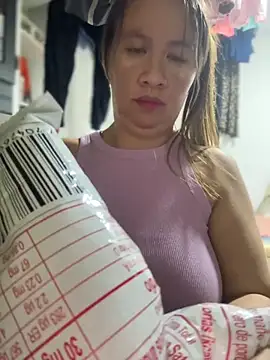 Emiily lee online show from October 2025 12:41:02 AM