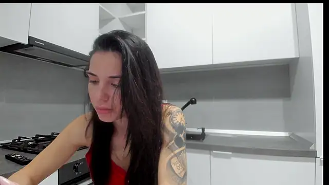 Emmapmg online show from December 2025 11:58:01 PM