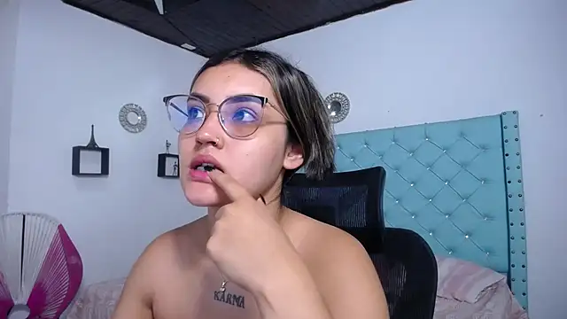 Snapshot of antonella_sweetlittle chatting on April 2026 10:54:01 AM antonella sweetlittle online show from April 2026 10:54:01 AM