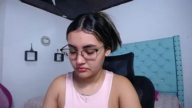 Snapshot of antonella_sweetlittle chatting on April 2026 12:04:01 PM antonella sweetlittle online show from April 2026 12:04:01 PM