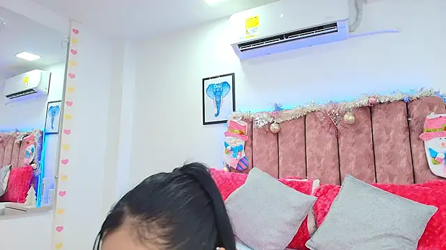 Snapshot of KathyShine chatting on December 2024 11:43:01 AM KathyShine online show from December 2024 11:43:01 AM