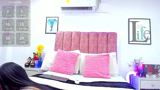 Snapshot of KathyShine chatting on January 2025 11:52:01 AM KathyShine online show from January 2025 11:52:01 AM