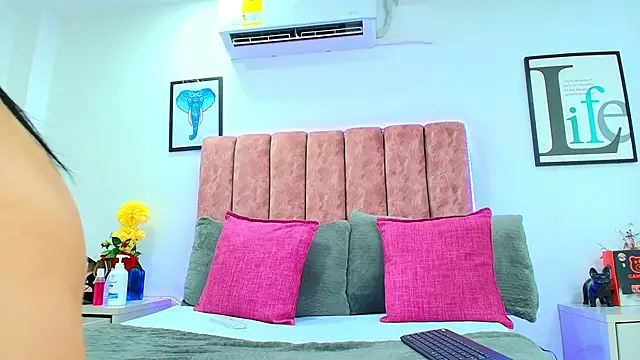 Snapshot of KathyShine chatting on February 2025 12:05:02 PM KathyShine online show from February 2025 12:05:02 PM