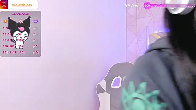 Snapshot of Violettbloss chatting on January 2025 09:22:01 PM Violettbloss online show from January 2025 09:22:01 PM