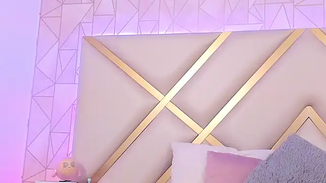 Snapshot of Violettbloss chatting on February 2025 12:49:01 AM Violettbloss online show from February 2025 12:49:01 AM