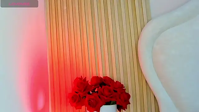 Snapshot of Violettbloss chatting on September 2025 03:18:02 AM Violettbloss online show from September 2025 03:18:02 AM