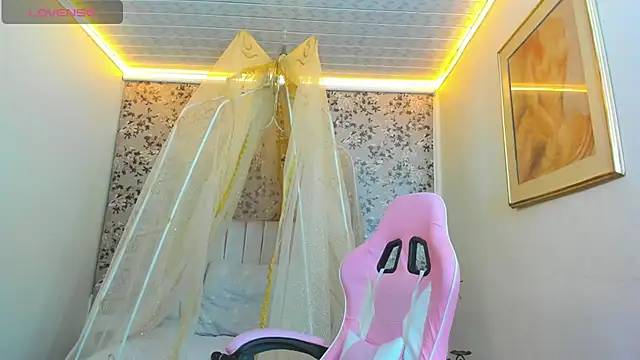 agatha rusell  online show from February 2025 12:31:02 AM