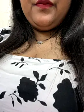 smile pretty online show from October 2025 06:30:02 PM