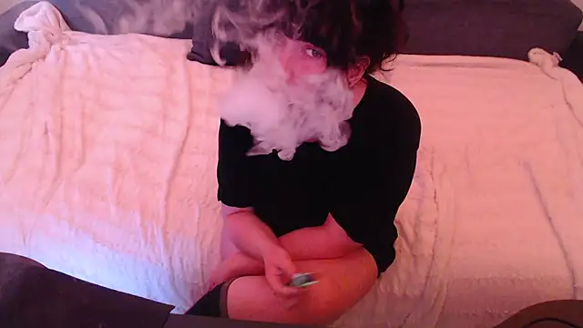 Lynylou online show from December 2024 01:02:01 PM