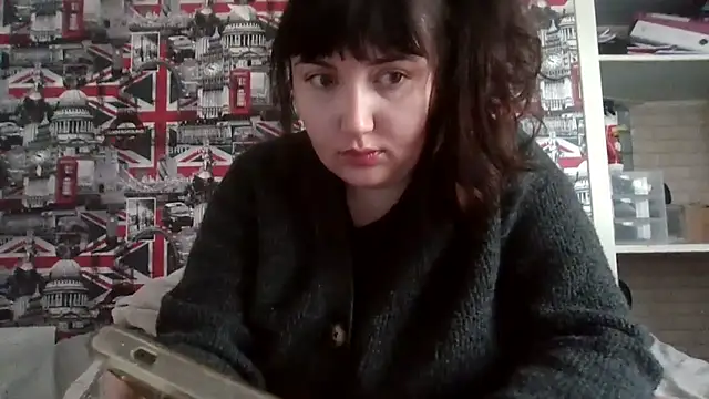 Lynylou online show from November 2025 12:04:02 PM