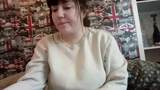 Lynylou online show from November 2025 11:57:02 AM