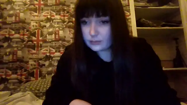 Lynylou online show from November 2025 08:12:01 PM