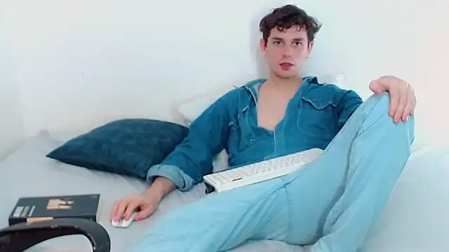 Elio555 online show from December 2024 12:41:01 AM