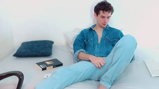 Elio555 online show from December 2024 05:26:01 PM