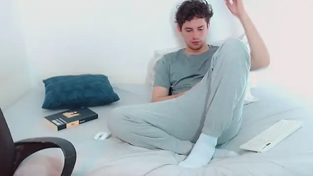 Elio555 online show from December 2024 04:49:01 PM