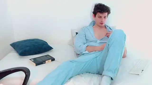 Elio555 online show from December 2024 08:04:01 PM