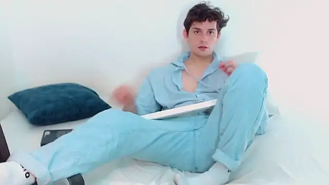 Elio555 online show from December 2024 11:09:02 PM