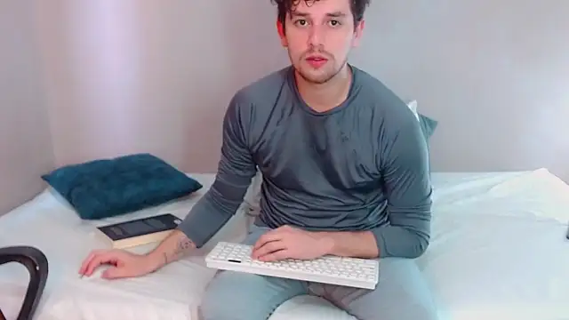 Elio555 online show from January 2025 08:31:02 PM