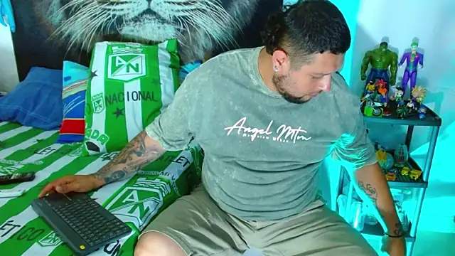 Michaell Myerss  online show from December 2025 03:39:01 PM