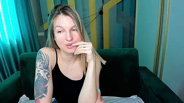 EmilyWalkeri online show from March 2026 08:07:01 AM