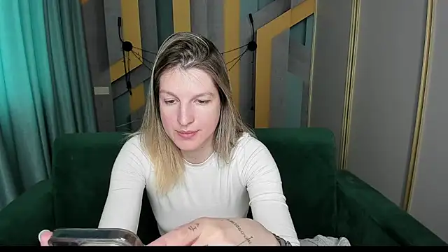 EmilyWalkeri online show from March 2026 07:09:02 AM