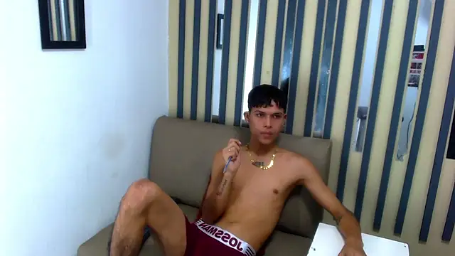 Snapshot of Levis_Montes chatting on December 2024 07:08:02 PM Levis Montes online show from December 2024 07:08:02 PM