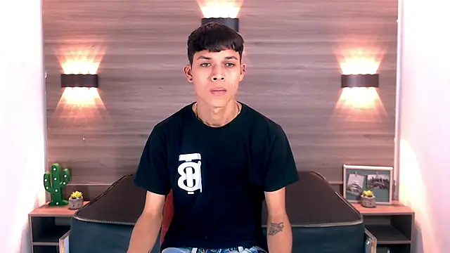 Snapshot of Levis_Montes chatting on December 2024 12:34:02 PM Levis Montes online show from December 2024 12:34:02 PM