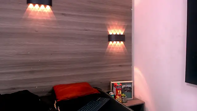 Snapshot of Levis_Montes chatting on December 2024 06:45:01 PM Levis Montes online show from December 2024 06:45:01 PM