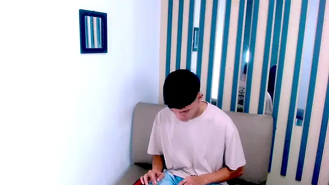 Snapshot of Levis_Montes chatting on December 2024 01:03:01 PM Levis Montes online show from December 2024 01:03:01 PM