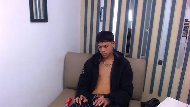 Snapshot of Levis_Montes chatting on December 2024 03:04:02 PM Levis Montes online show from December 2024 03:04:02 PM