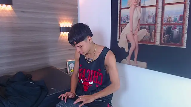 Snapshot of Levis_Montes chatting on January 2025 01:24:01 PM Levis Montes online show from January 2025 01:24:01 PM