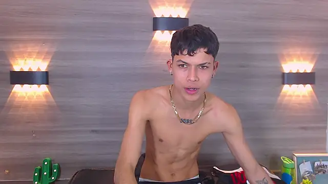 Snapshot of Levis_Montes chatting on January 2025 05:00:02 PM Levis Montes online show from January 2025 05:00:02 PM