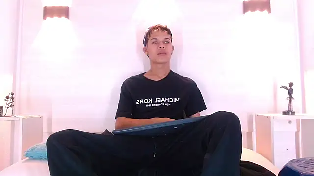 Snapshot of Levis_Montes chatting on January 2025 02:13:01 PM Levis Montes online show from January 2025 02:13:01 PM