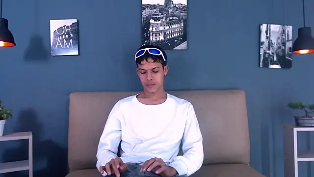 Snapshot of Levis_Montes chatting on February 2025 07:42:01 PM Levis Montes online show from February 2025 07:42:01 PM